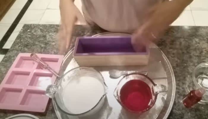 Making melt and pour soap with water soluble paper 