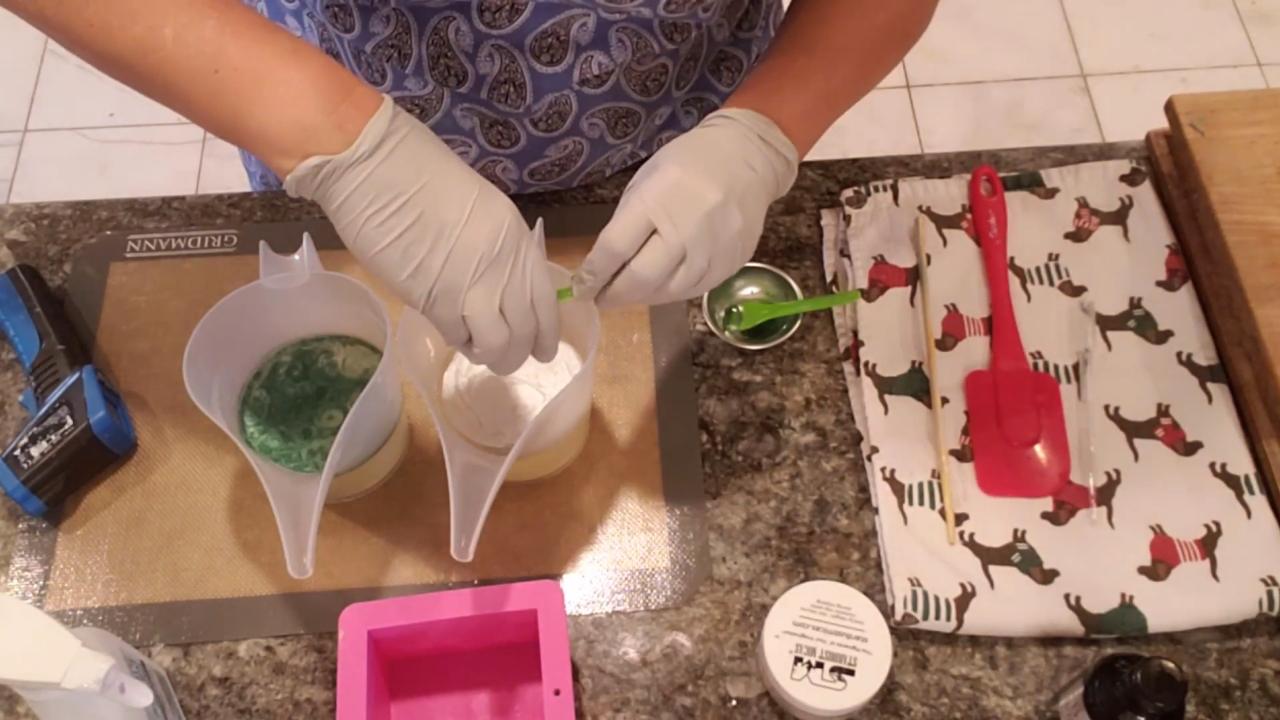 Mixing Green Pine mica into melted soap