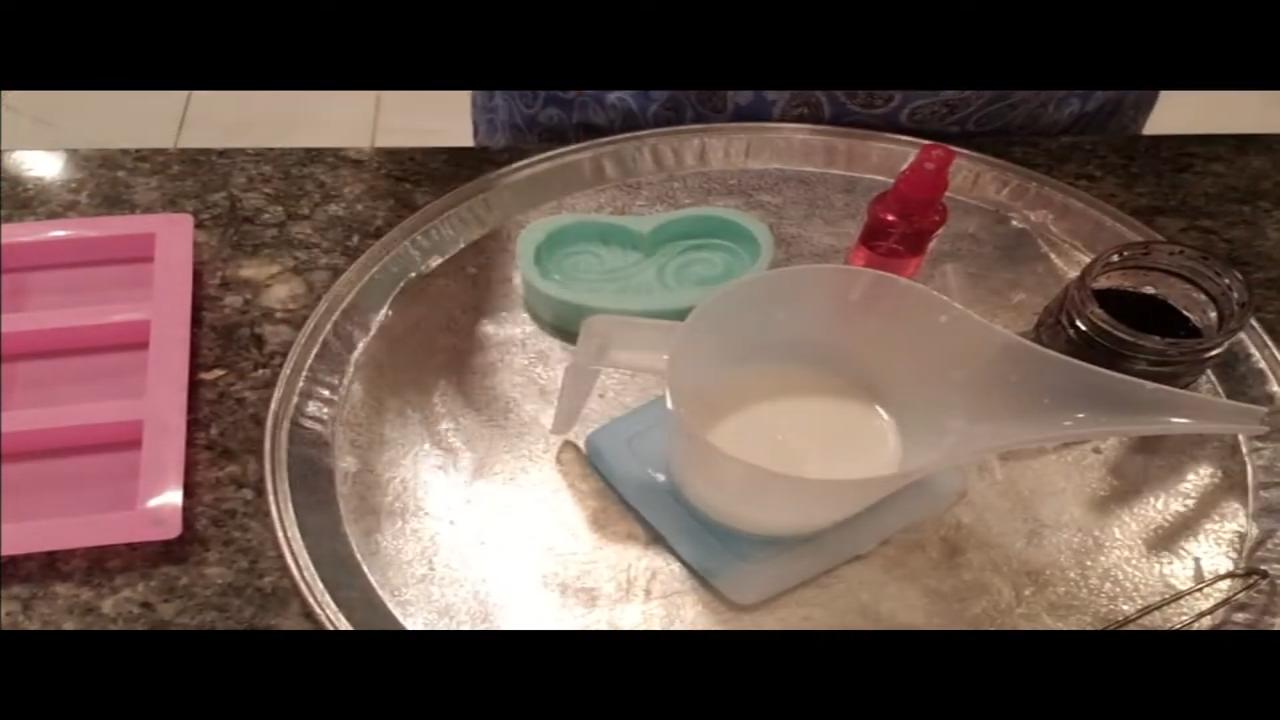 Cooling melted soap on a flat freezer pack