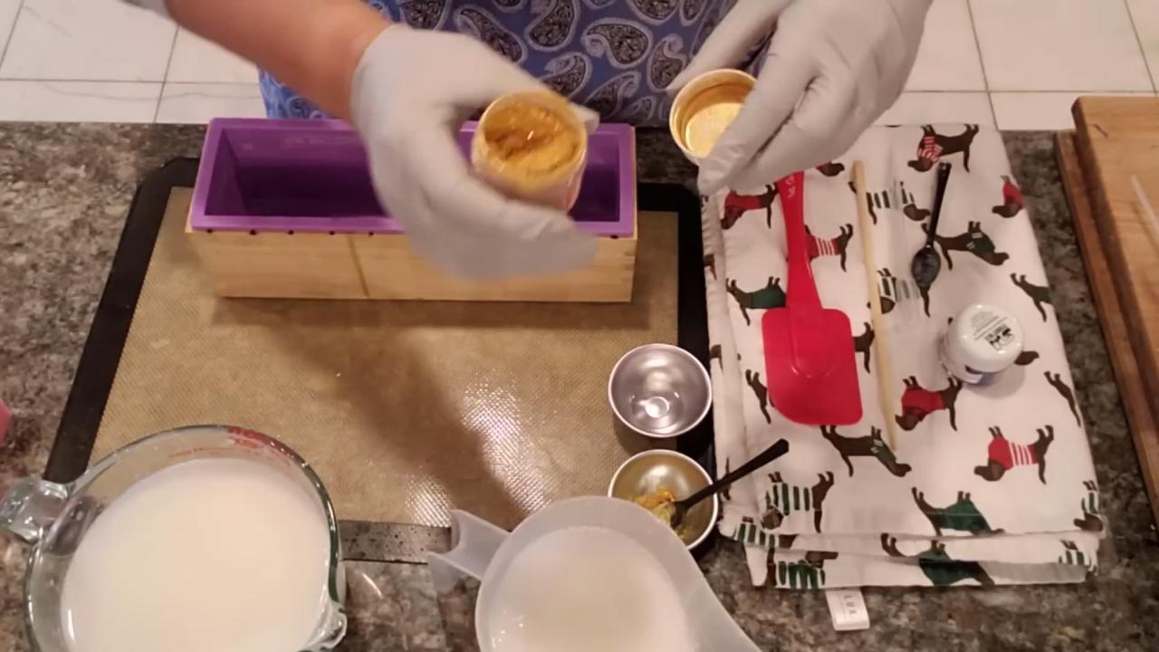 Mixing King Midas Gold mica into melted soap