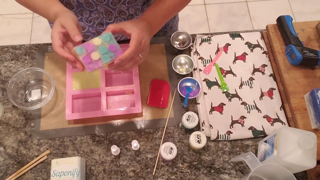 Unmolding a circle embed melt and pour soap bar