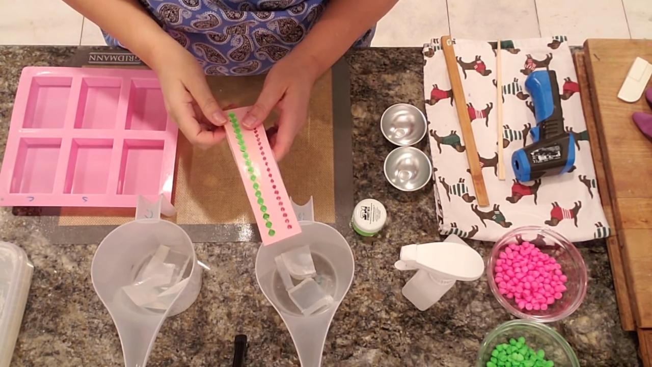 Unmolding neon soap beads from the fondant mold