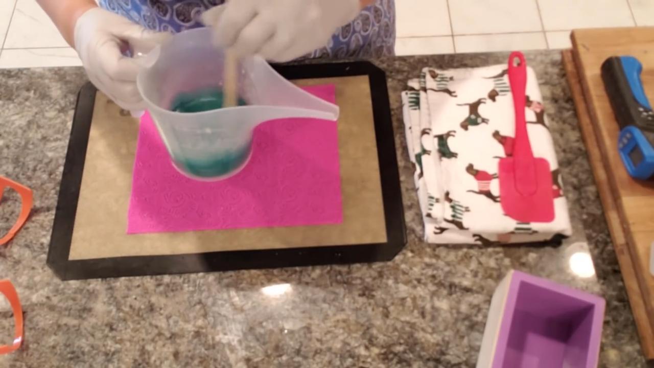 Pouring green soap over the impression mat