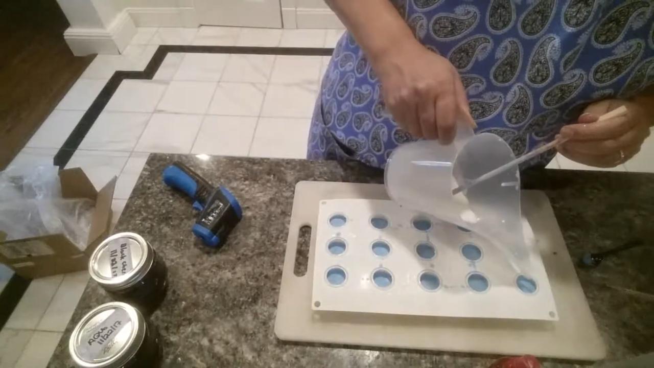 Blue and white planet embeds in the ball mold