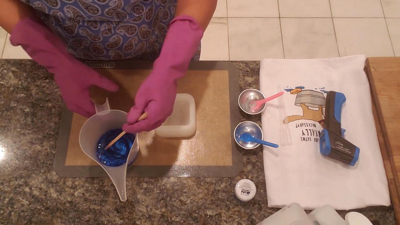 Adding bio glitter to cooled blue soap