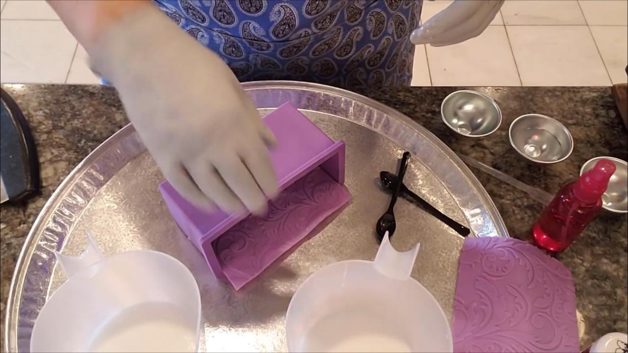 Impression mat set into the side of the mini loaf mold