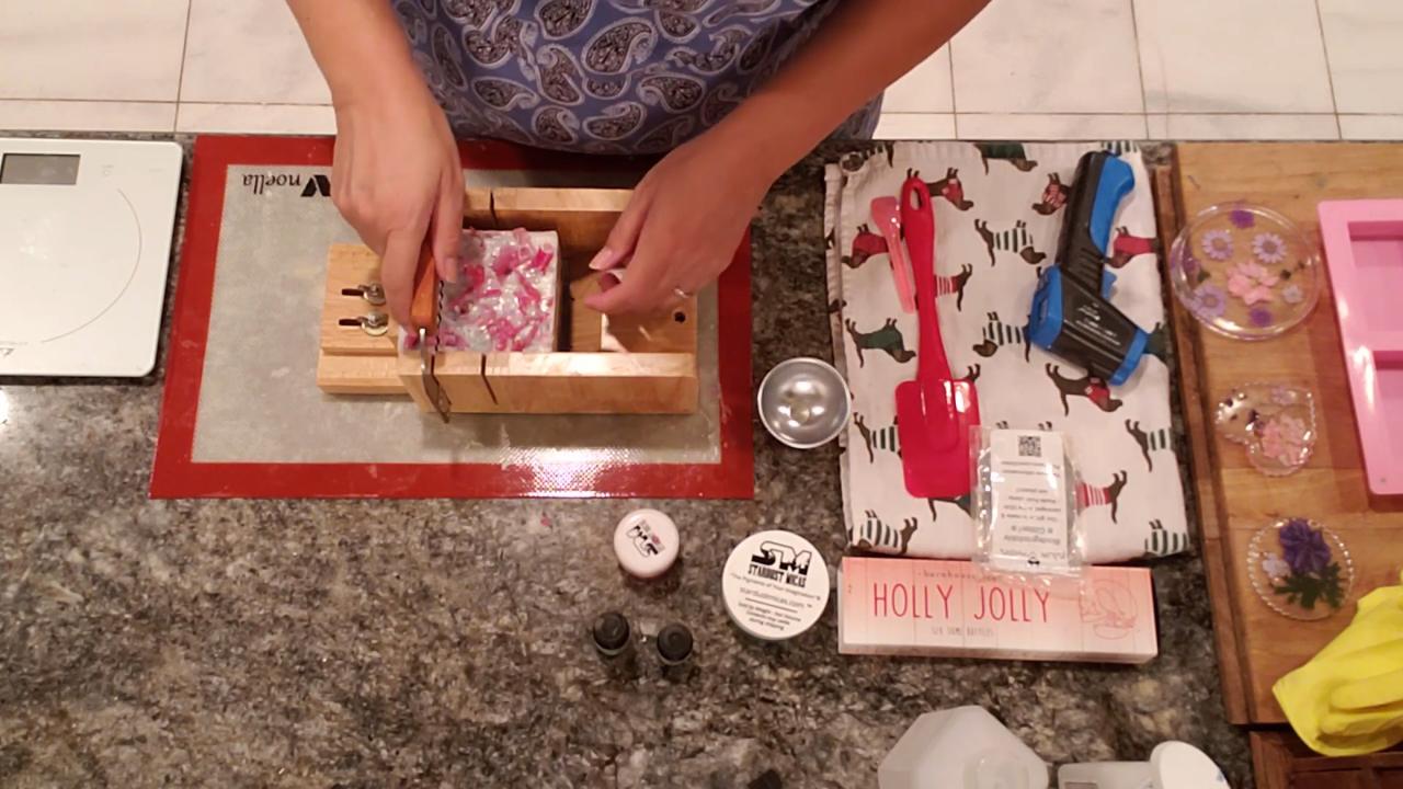 Cutting the soap loaf with a wavy cutter