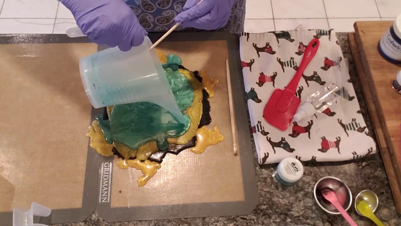 Pouring Tail Green soap on top of the gold and black layers