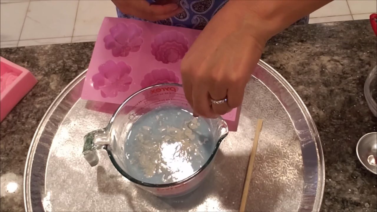 Stirring kaolin clay into blue melt and pour soap
