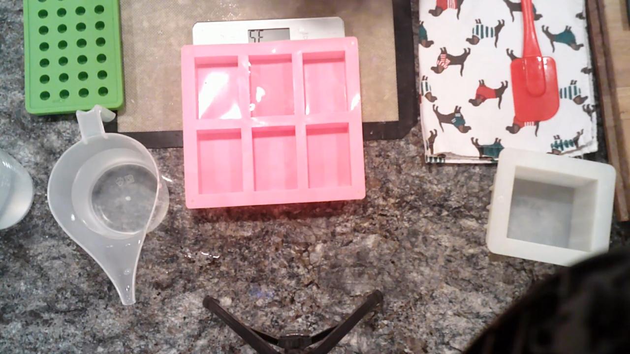Filling one cavity with water on the scale
