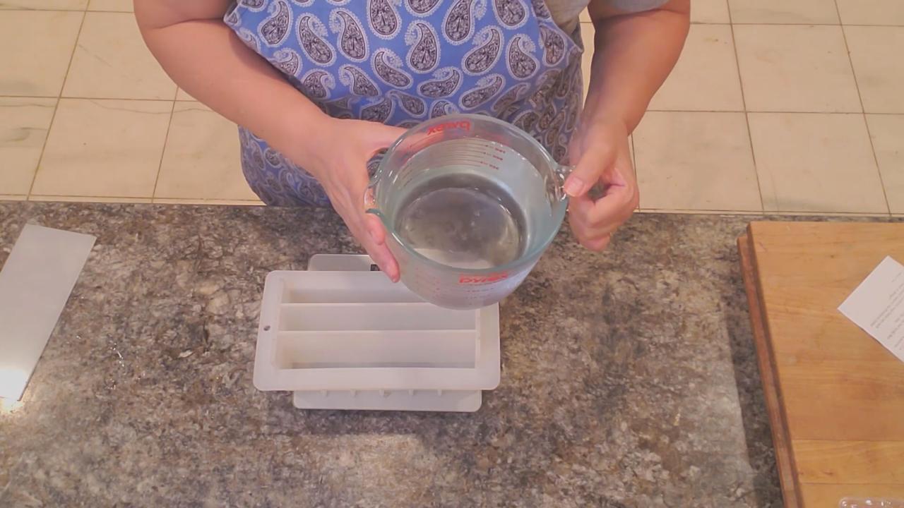 Measuring a loaf mold with water on a kitchen scale