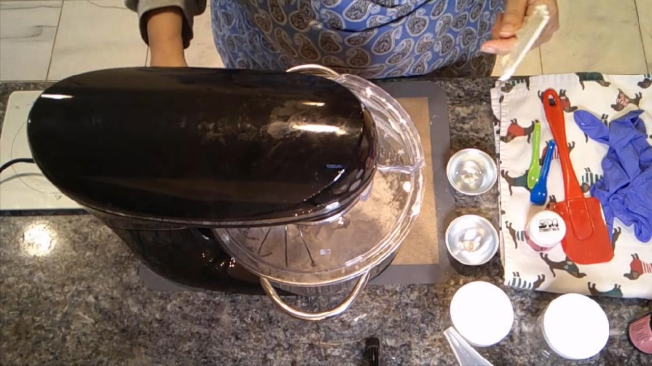 Whipping foaming bath butter in a stand mixer