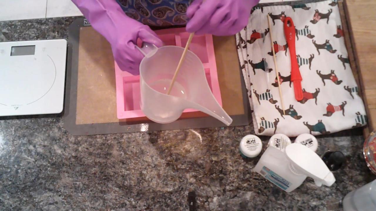 Pouring a thin clear layer into the cavity mold