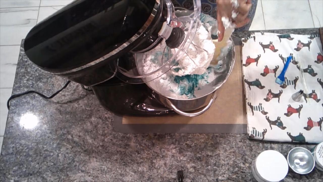 Adding teal green mica to the whipped soap