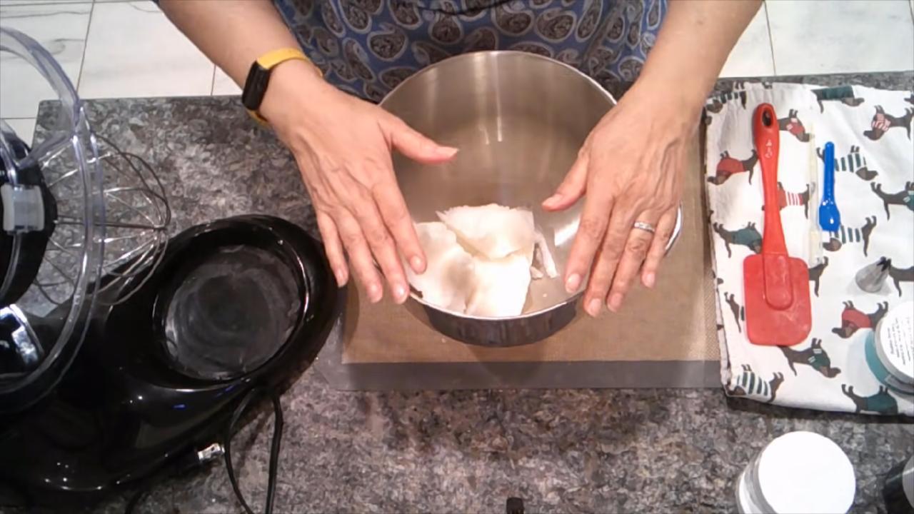Foaming bath butter base in a mixing bowl
